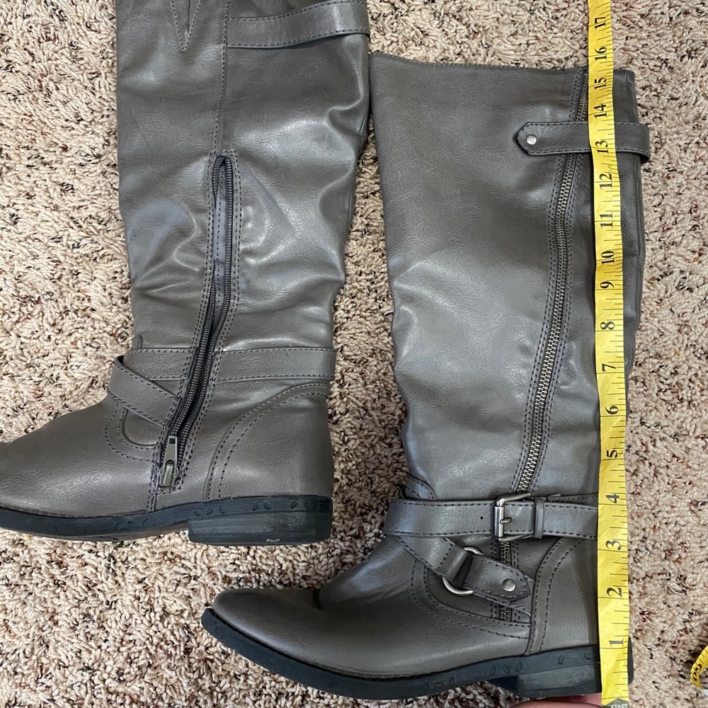 GRAY KNEE HIGH BOOTS